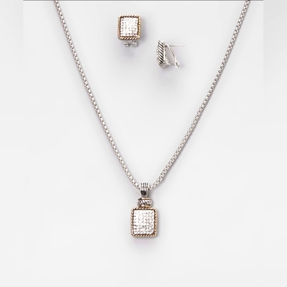 🧿 NWT EARRING AND NECKLACE SET